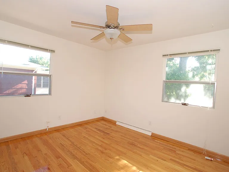 505 Midvale Ave — Photo 10