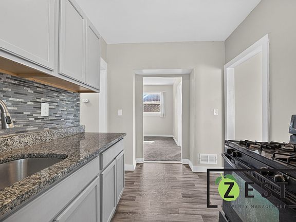 3rd image of 3329 Waverly St