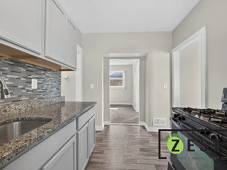 3329 Waverly St — Photo 8
