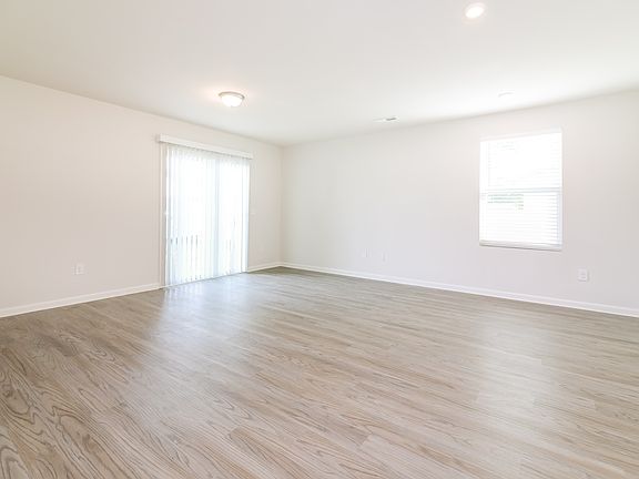 3rd image of 2150 Bayview Dr SW