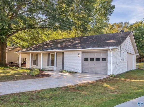 1114 Club View Dr NW, Huntsville, AL 35816