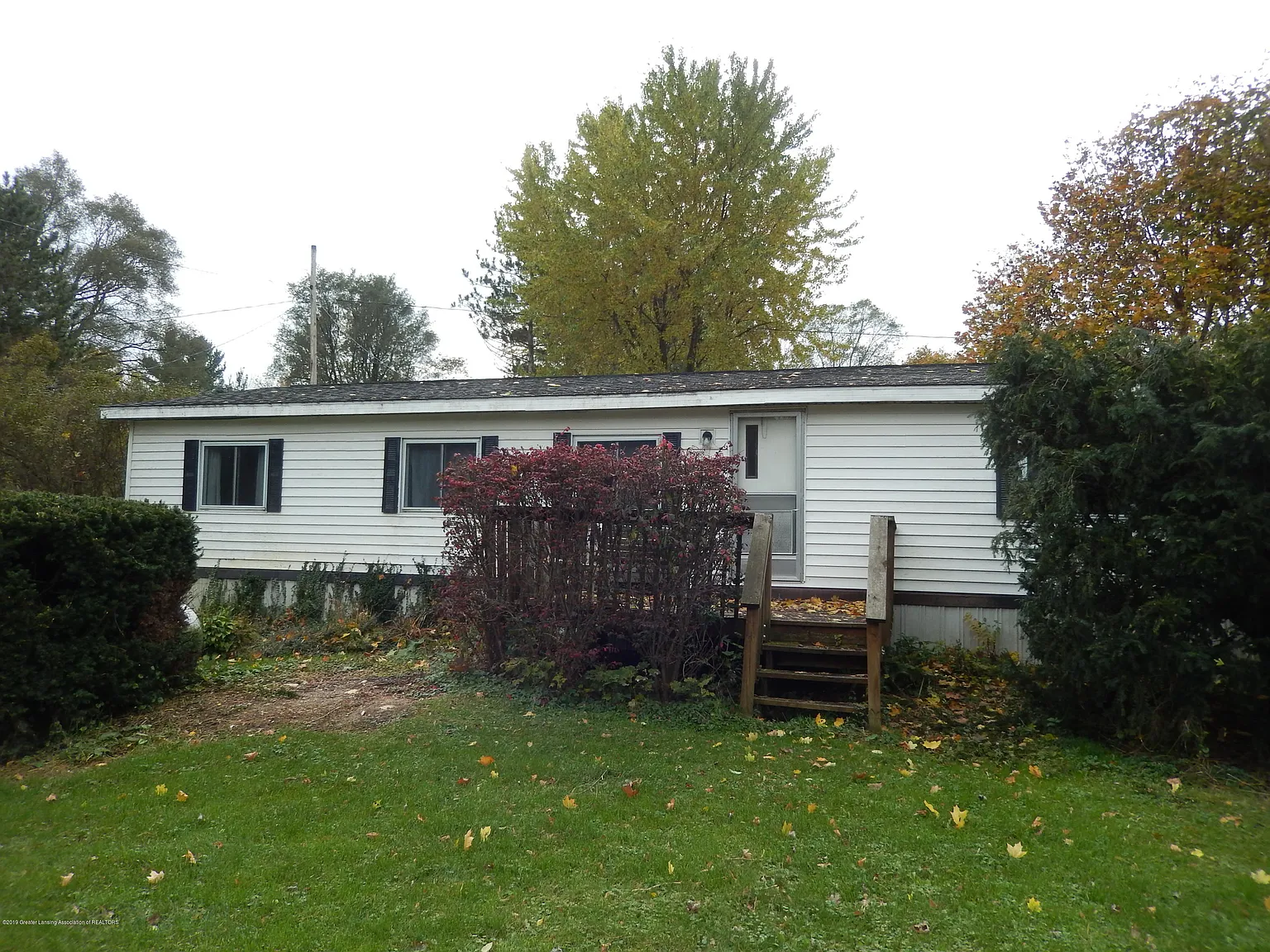 11038 E Grand River Ave photo 1