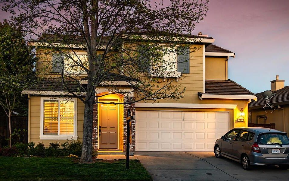 1st image of 303 Dinis Cottage Ct