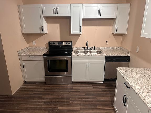 Kitchen: New countertops, cabinets, flooring and stainless steel appliances