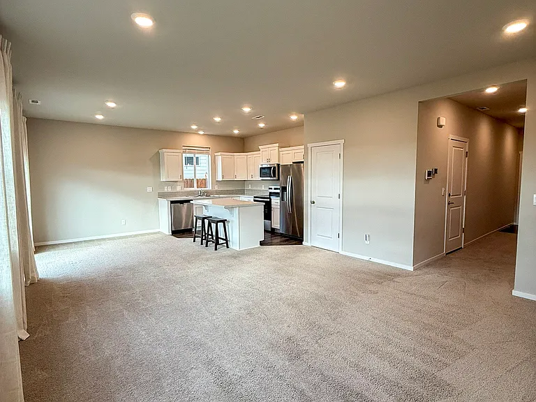 1512 Mustang Ct — Photo 3