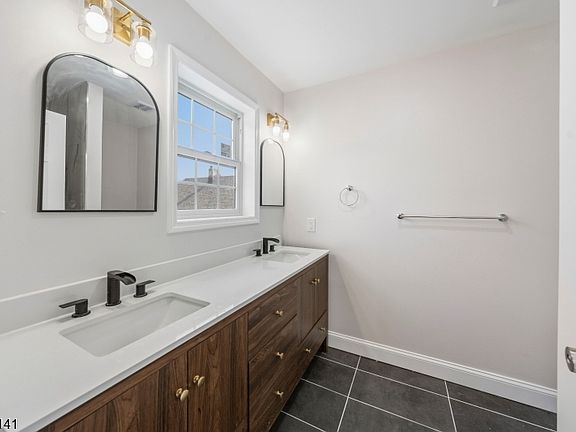 4th image of 259 Madison Ave