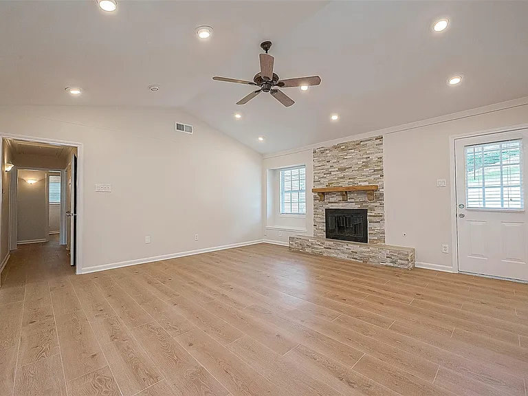 10306 Bob White Dr — Photo 6