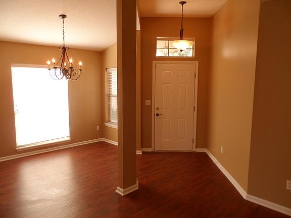 5th image of 979 Steeplechase Ln