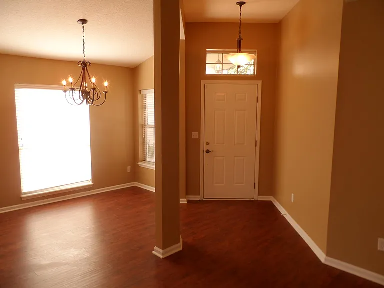 979 Steeplechase Ln — Photo 5