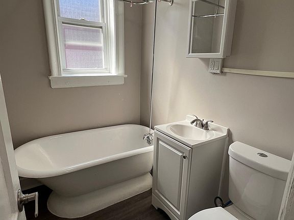 2nd image of 104 Belmont Ave #4