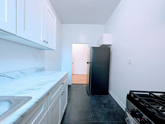 3rd image of 1087 Carroll St APT B3