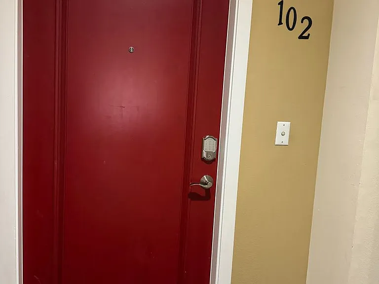 L'Gallia Studio City Apartments — Photo 15