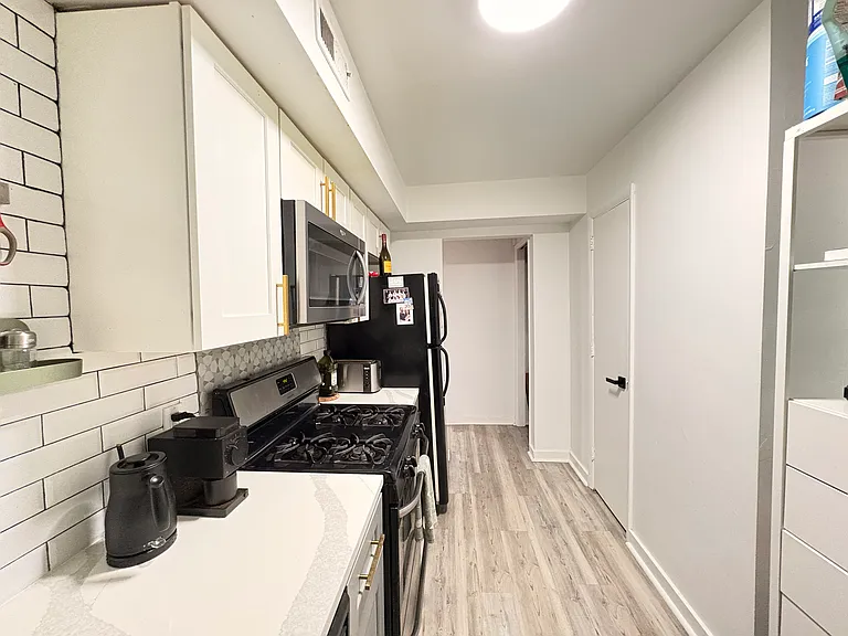 5737 Hobart St #4 — Photo 5