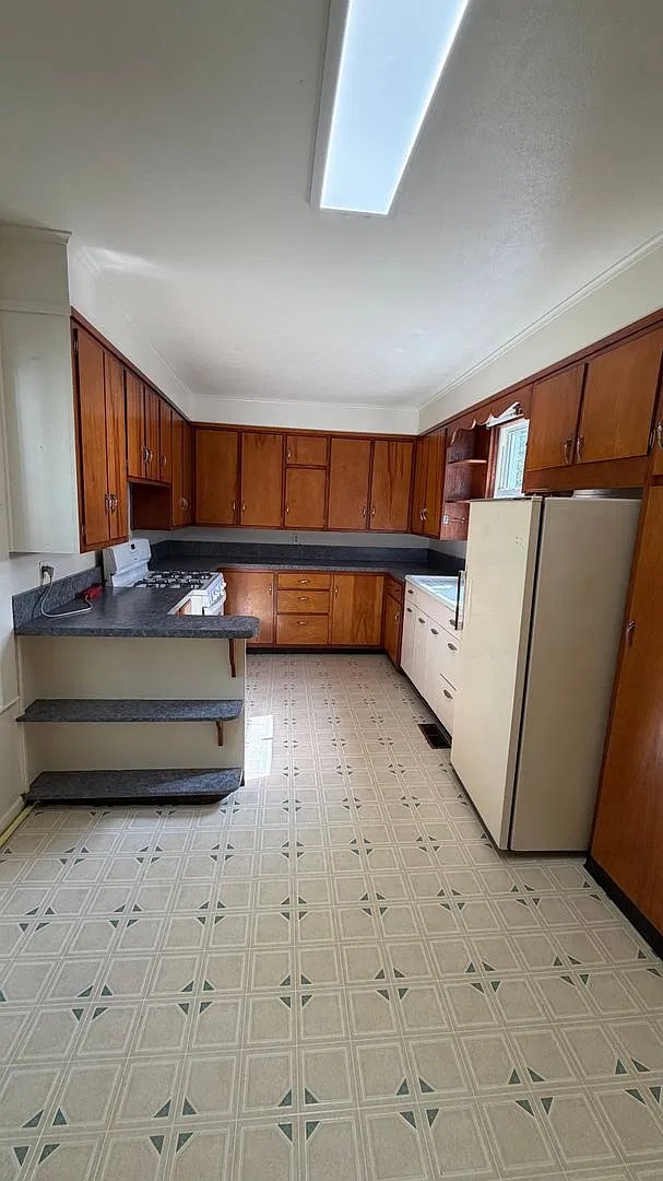 Nice 2 Bedroom on Goshen's South Side — Photo 3