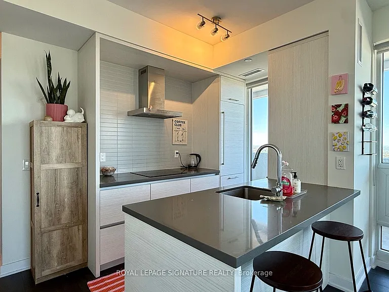 2221 Yonge St #3909 — Photo 3
