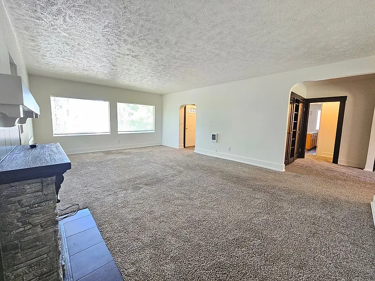 819 W 11th Ave — Photo 4