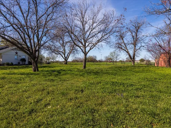 920 W Bridge St, Granbury, TX 76048