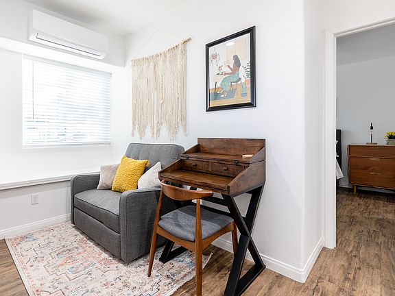 3rd image of 706 Emily Ln #B