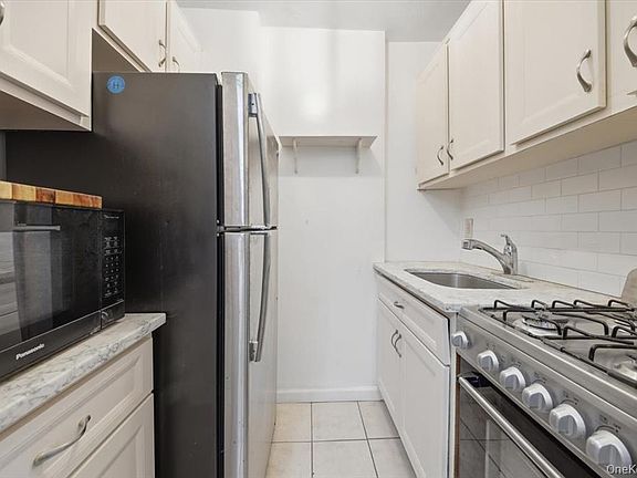4th image of 2245 Bronx Park E #3