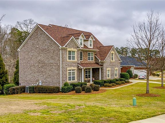 2nd image of 209 Fannin Ln
