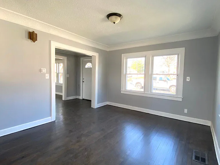 6043 Forest Ave — Photo 9