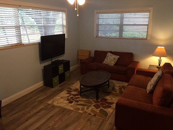 4th image of 3322 Calumet Dr
