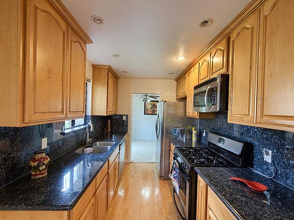 4th image of 2357 Warburton Ave