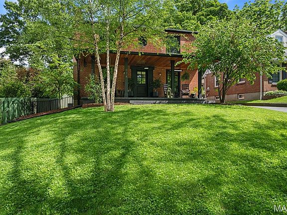 4th image of 574 Hollywood Pl