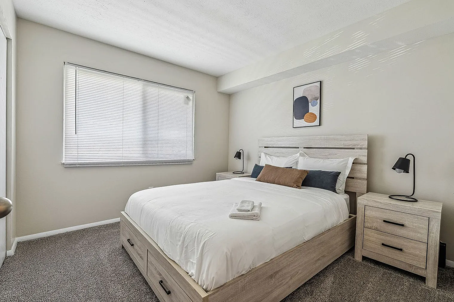 2 bed, 1.0 bath, 839 sqft, $2,805 — Photo 4