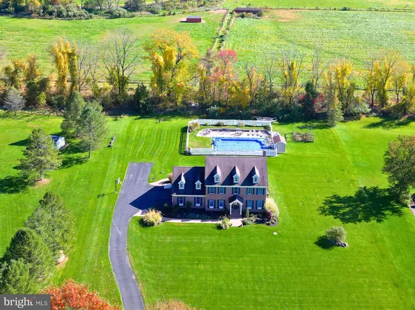 6461 Middleton Ln, New Hope, PA 18938