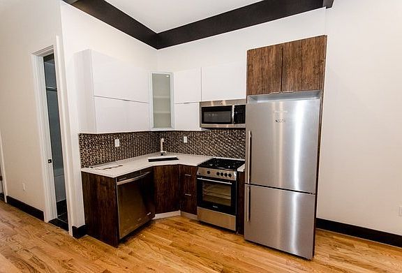 2nd image of 302 Stanhope St #4