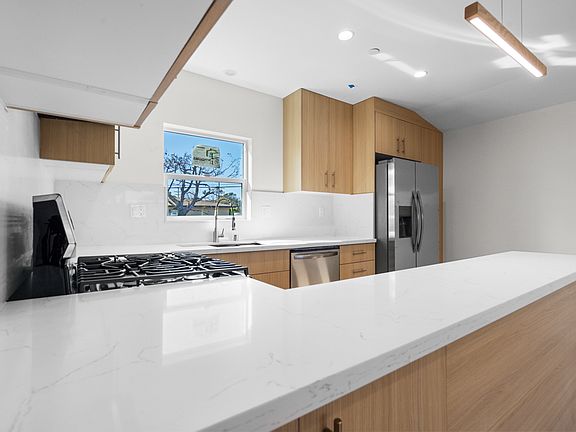 3rd image of 3301 S Beverly Dr #2