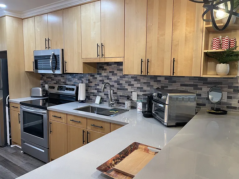 721 E Montebello Ave #225 — Photo 8