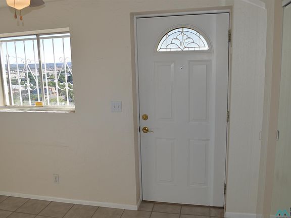 4th image of 602 N 1st St