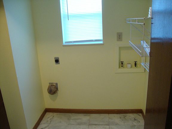 4th image of 1228 Buxton Dr