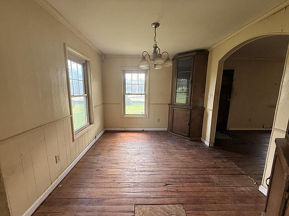 4th image of 463 E River Rd