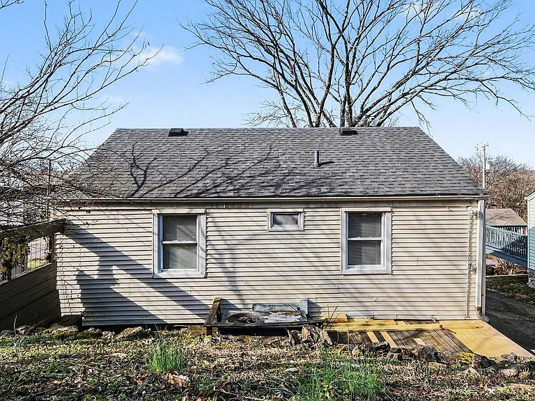 302 Sentinel Dr — Photo 16