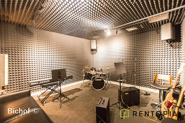 Rented by The KCI Group | media 72