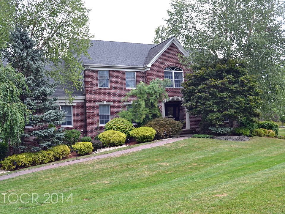 2nd image of 1 Surrey Ln