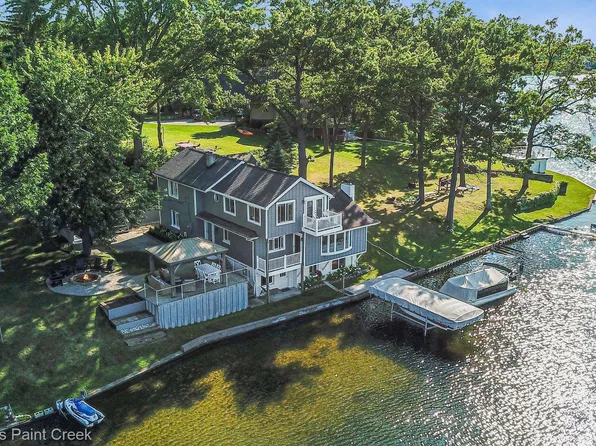 4276 Island Park Dr, Waterford, MI 48329