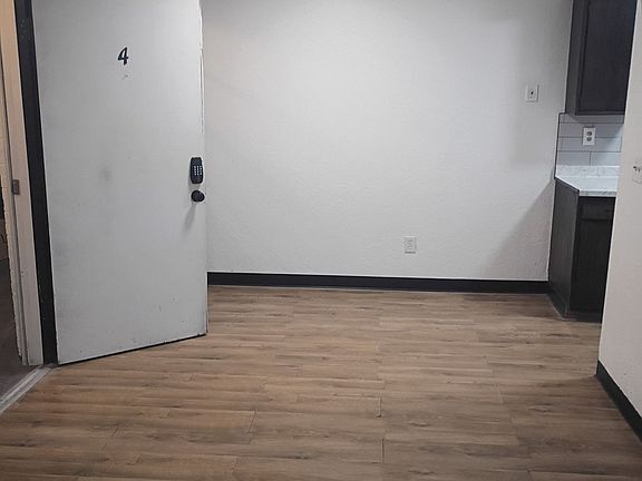 3rd image of 221 William St #4