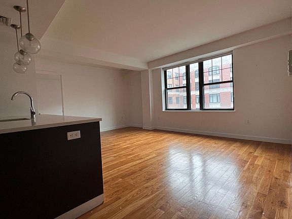 3rd image of 123 Parkside Ave #2K