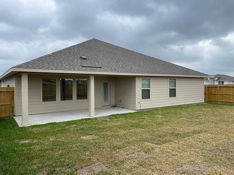 1405 Irigoyen St — Photo 27