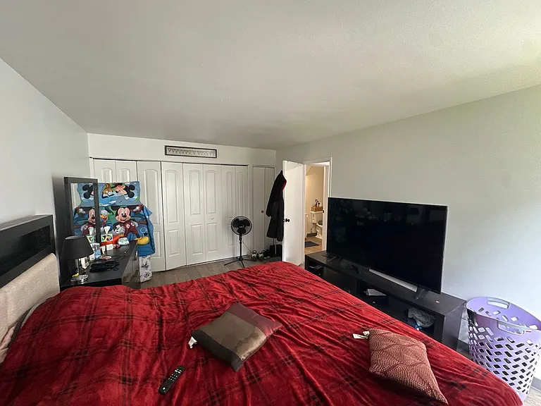 University Park Apartments near Cornell University — Photo 762