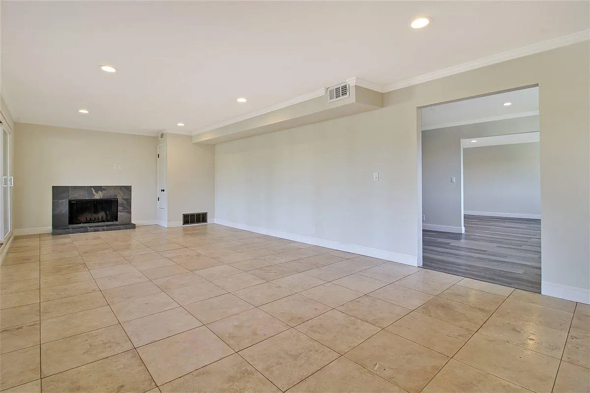 2 bed, 2000 sqft, $4,200 — Photo 4
