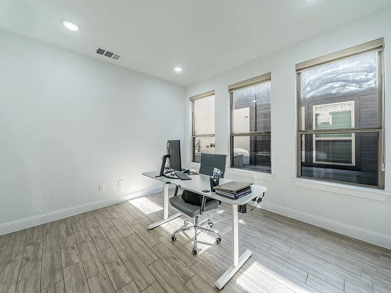 921 Bayberry Dr — Photo 29