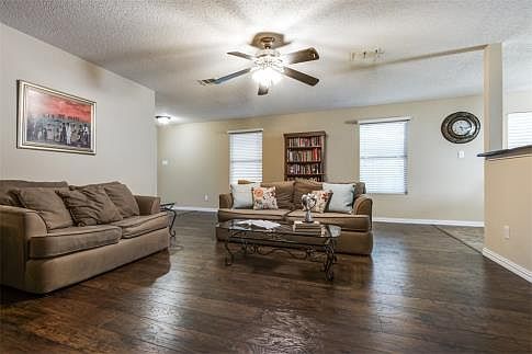 5th image of 2748 Peach Dr