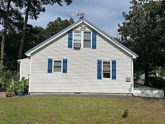 5th image of 32495 River Rd