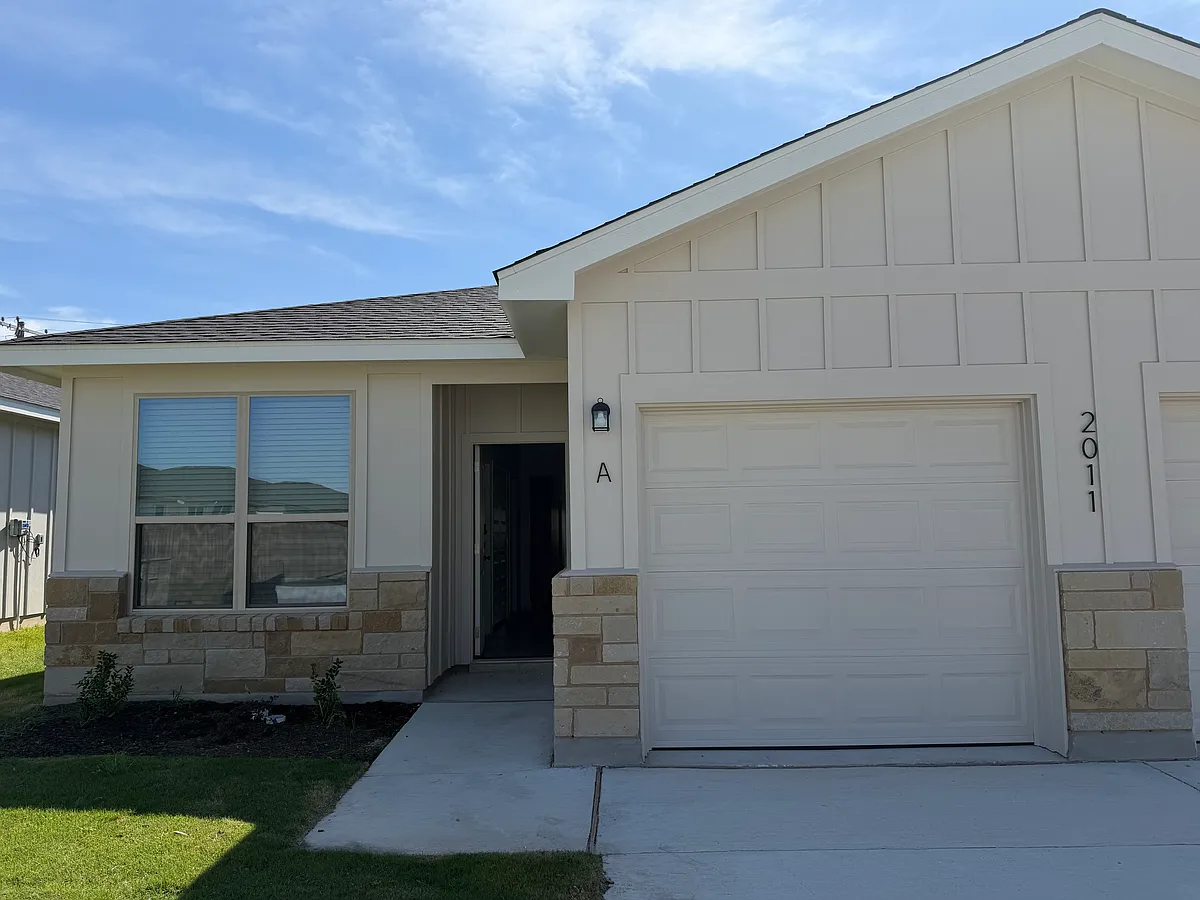 Building Photo - 2011 Bear Grass Ridge Rd #A