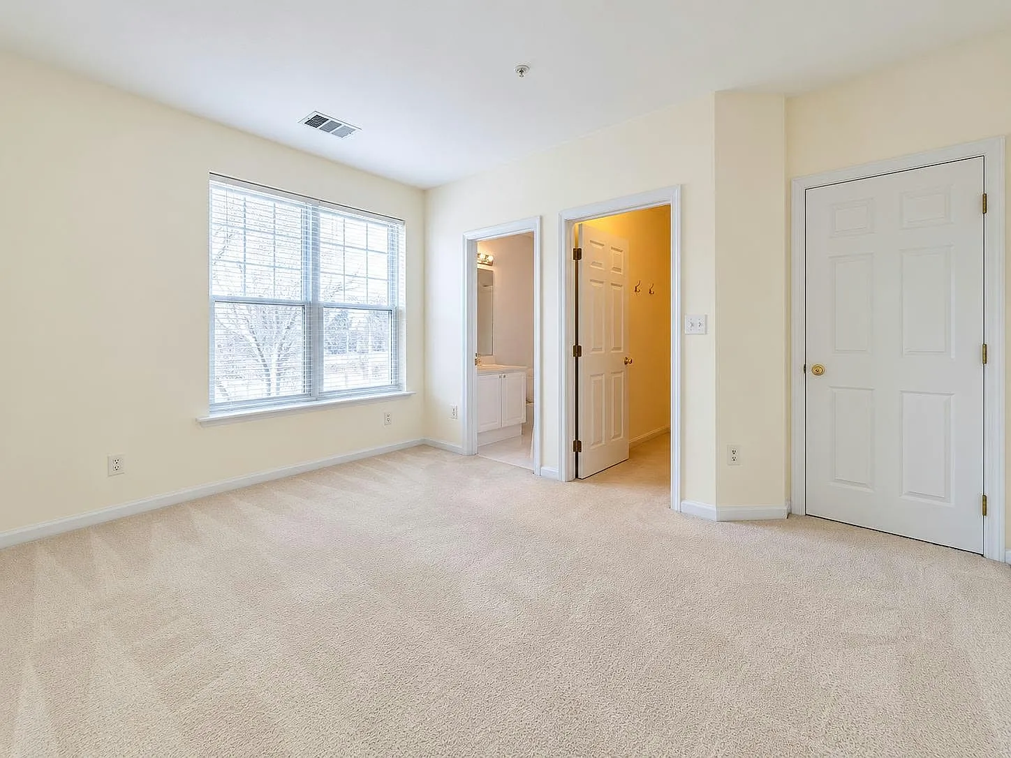 2 bed, 1028 sqft, $2,400 — Photo 4
